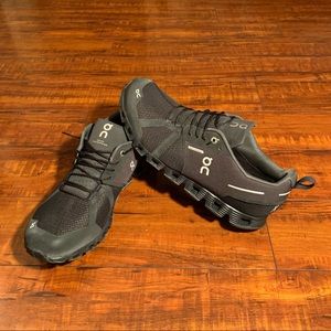 ON Running, On cloud  WATERPROOF IN BLACK Mens 10.5